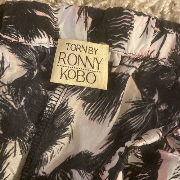 Torn by Ronny Kobo pants size small - Picture 3 of 5